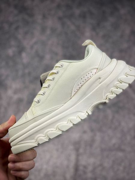 Fila 2021新款 透氣增高帆布女款休閑運動鞋