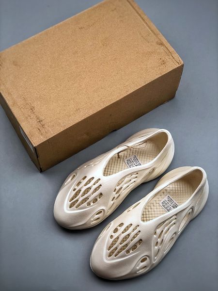 Adidas Yeezy Foam Runner 2022新款 男女款椰子镂空洞洞鞋