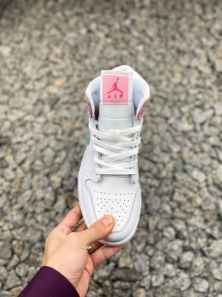Nike Air Jordan 1 Mid 2021新款 喬丹1代文化女款籃球鞋 帶半碼