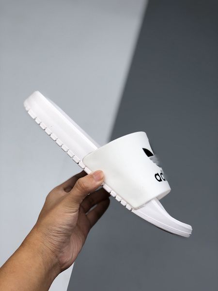 Adidas Adilette 2020新款 愛迪達三葉草情侶款拖鞋