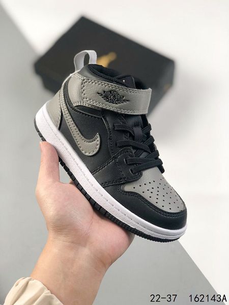 Air Jordan 1 Mid 2023全新童鞋高幫潮流文化籃球板鞋