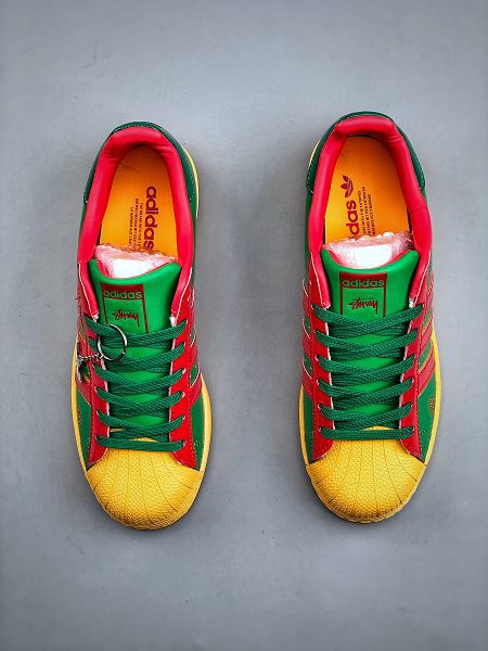 adidas貝殼頭 斯圖西聯名-綠金紅色 2025新款男女生低幫休閒板鞋