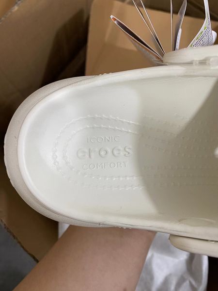 Crocs Classic Clog 卡駱馳休閒沙灘洞洞鞋拖鞋涼鞋泡芙鞋 白色女鞋 Crocs Classic Clog 卡駱馳休閒沙灘洞洞鞋拖鞋涼鞋泡芙鞋 白色女鞋