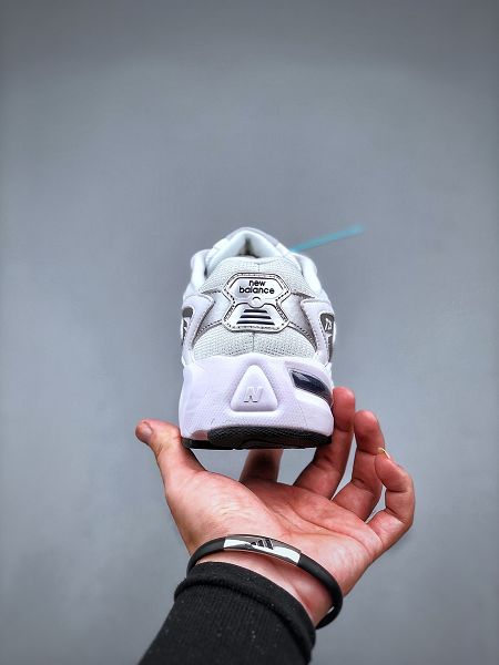 New Balance 725 2021新款 男女款復古運動慢跑鞋 New Balance 725 2021新款 男女款復古運動慢跑鞋