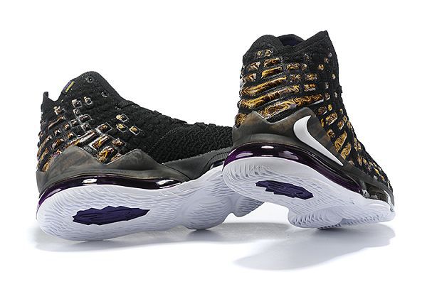 Nike LeBron XVII 2020新款 詹姆斯17代男生籃球運動鞋 帶半碼