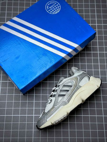 Bad Bunny X adidas originals Response CL 系列 2023全新男女款奶油壞痞兔復古跑鞋